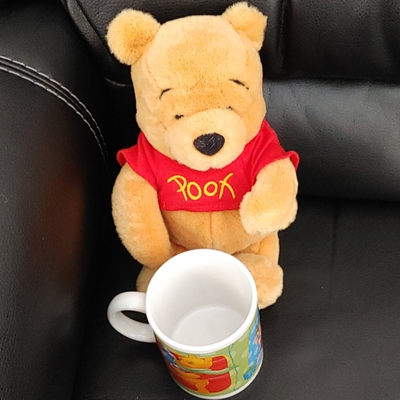 Disney Winnie & Friends Christmas Mug - Picture 5 of 5